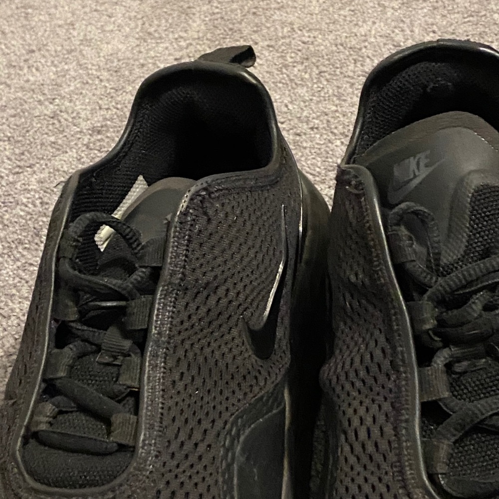 Men’s Nike shoes